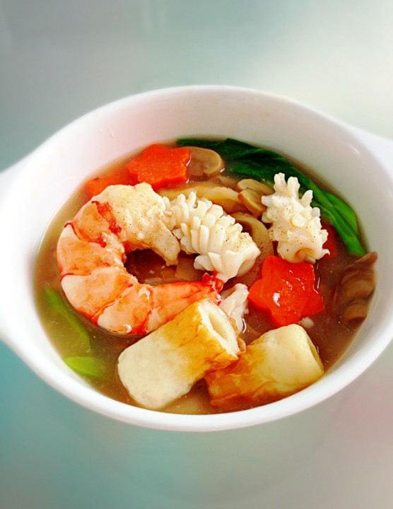 Rice noodle with seafood gravy 🍲 ราดหน้าทะเล 🍤🥢